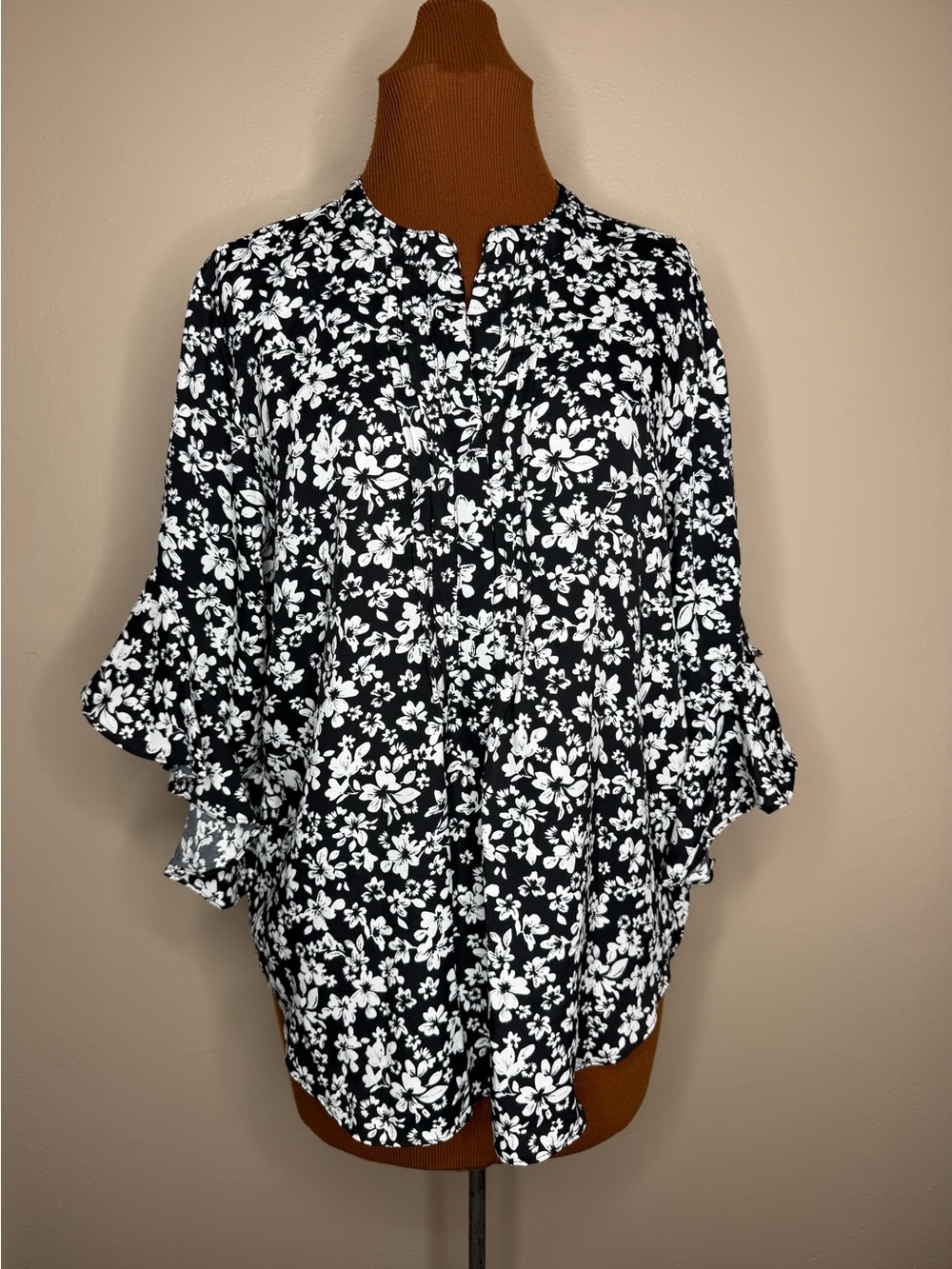 Vince Camuto Floral Flutter Sleeve Blouse Size Large